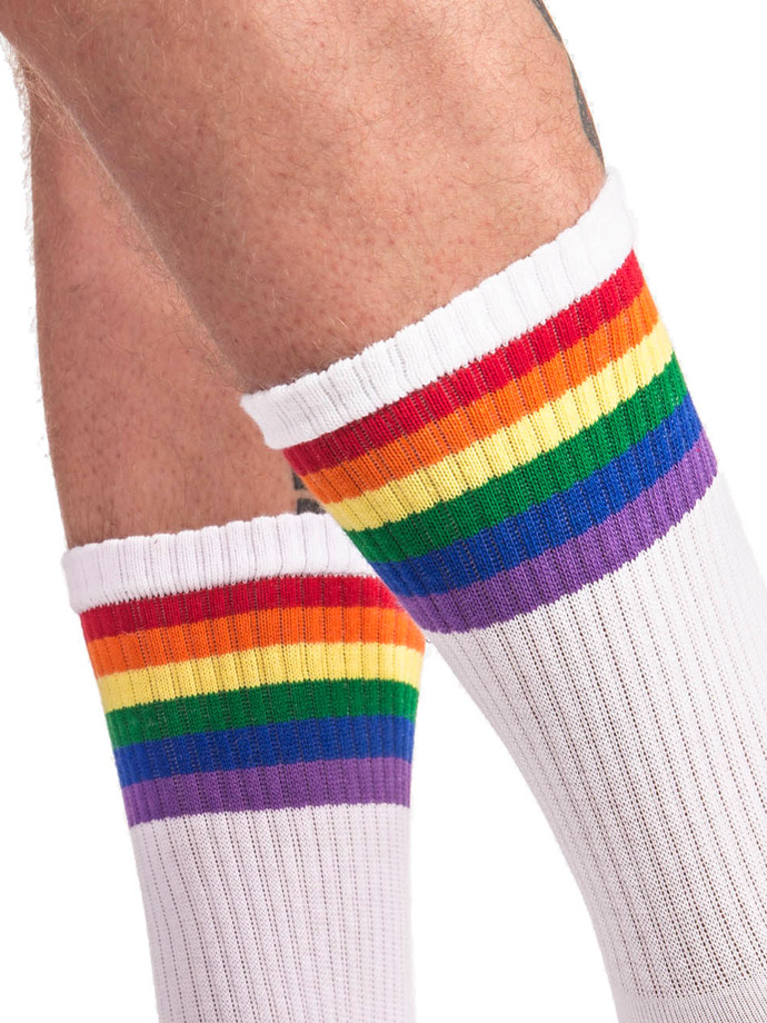 https://www.boutique-poppers.fr/shop/images/product_images/popup_images/barcode-berlin-rainbow-socks-mid-high__1.jpg