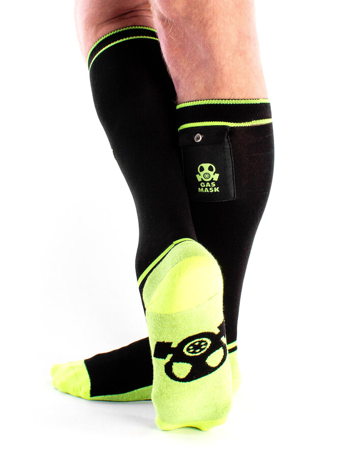 https://www.boutique-poppers.fr/shop/images/product_images/popup_images/brutus-gas-mask-party-socks-with-pocket-black__1.jpg