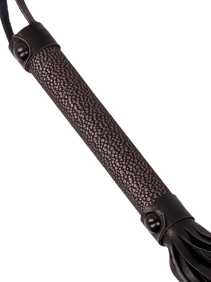 https://www.boutique-poppers.fr/shop/images/product_images/popup_images/elegant-flogger-ouch-whip-leather-titanium-grey-ou244gry__1.jpg