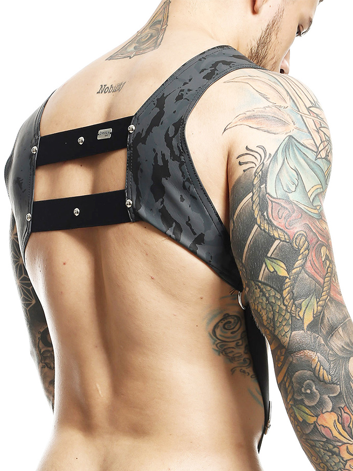 https://www.boutique-poppers.fr/shop/images/product_images/popup_images/malebasics-dngeon-top-cockring-harness-grey__2.jpg