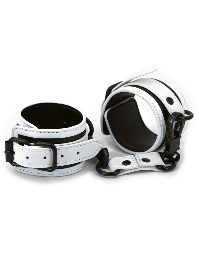 https://www.boutique-poppers.fr/shop/images/product_images/popup_images/wristcuffs-glow-dark-bondage-ns-0497-38__1.jpg