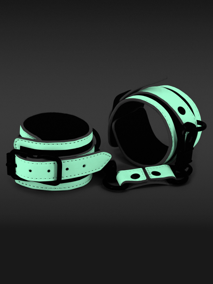 https://www.boutique-poppers.fr/shop/images/product_images/popup_images/wristcuffs-glow-dark-bondage-ns-0497-38__2.jpg